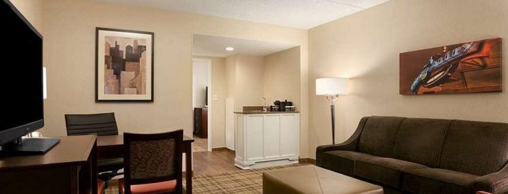 Embassy Suites Cleveland - Бічвуд Екстер'єр фото