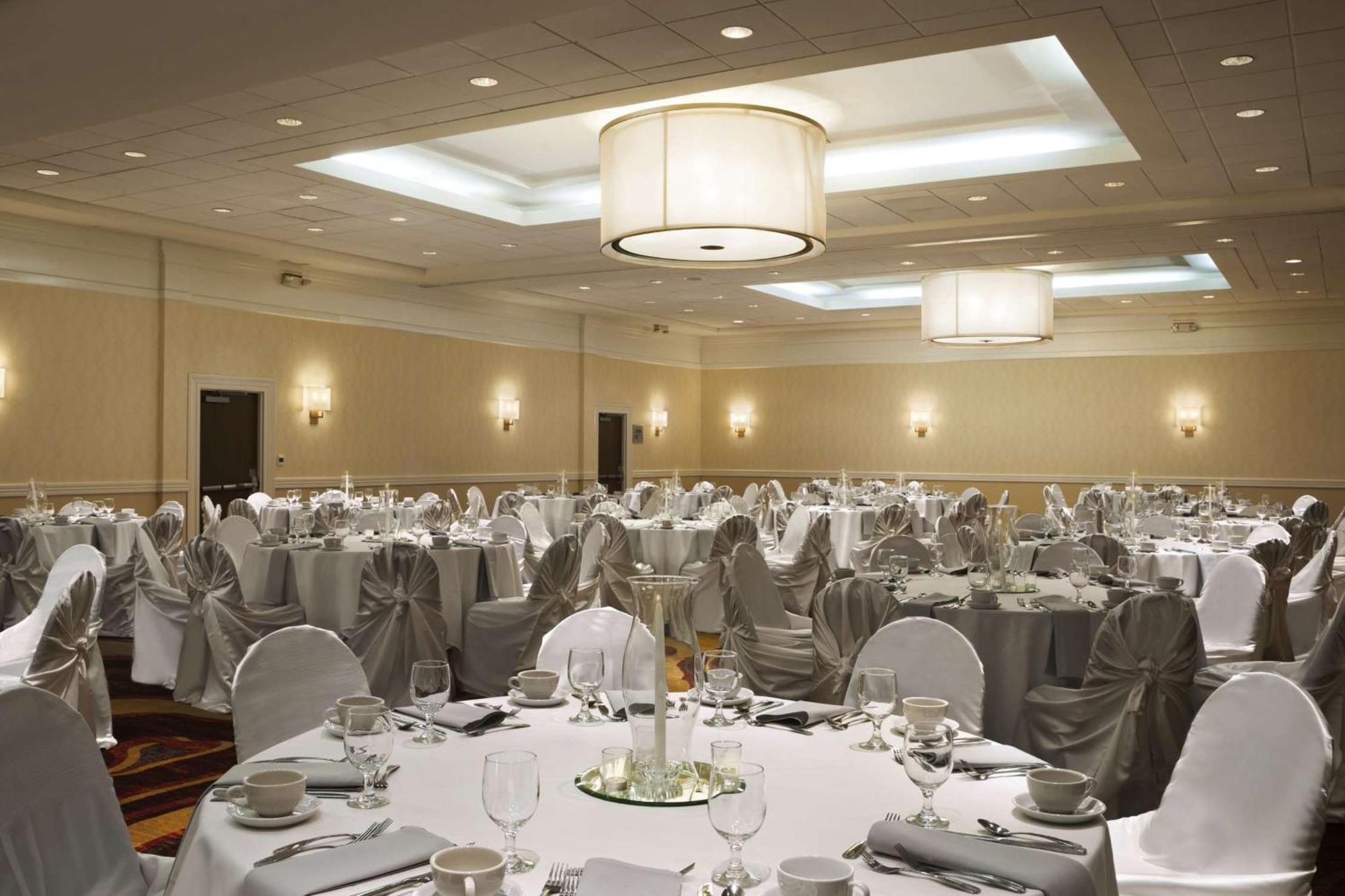 Embassy Suites Cleveland - Бічвуд Екстер'єр фото