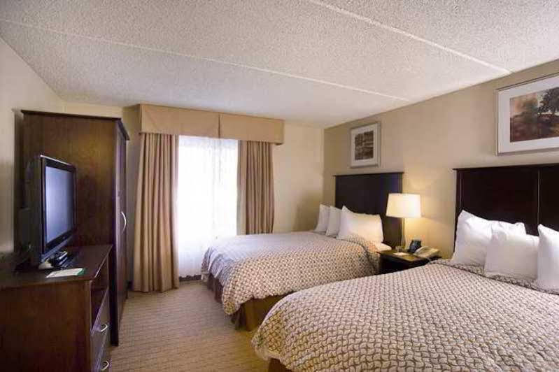 Embassy Suites Cleveland - Бічвуд Екстер'єр фото