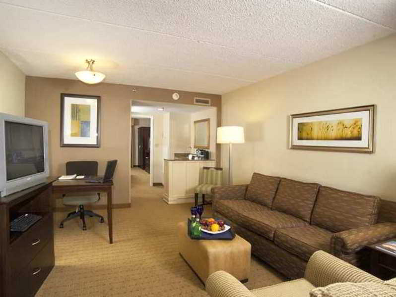 Embassy Suites Cleveland - Бічвуд Номер фото